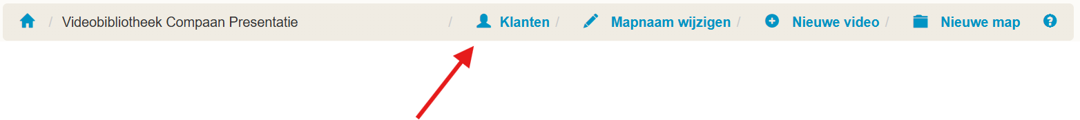 klanten bij een map.png